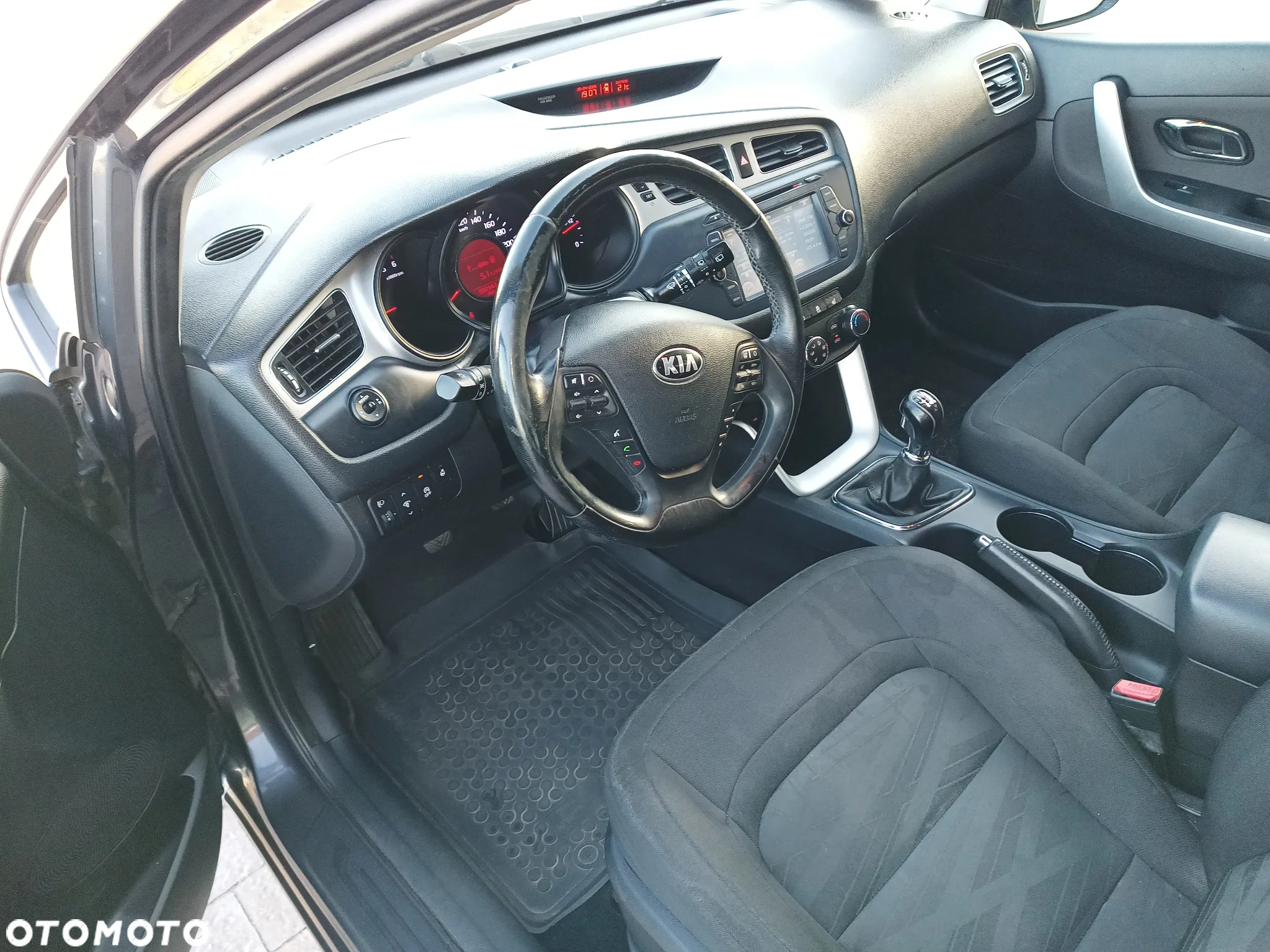 Kia Ceed - 8