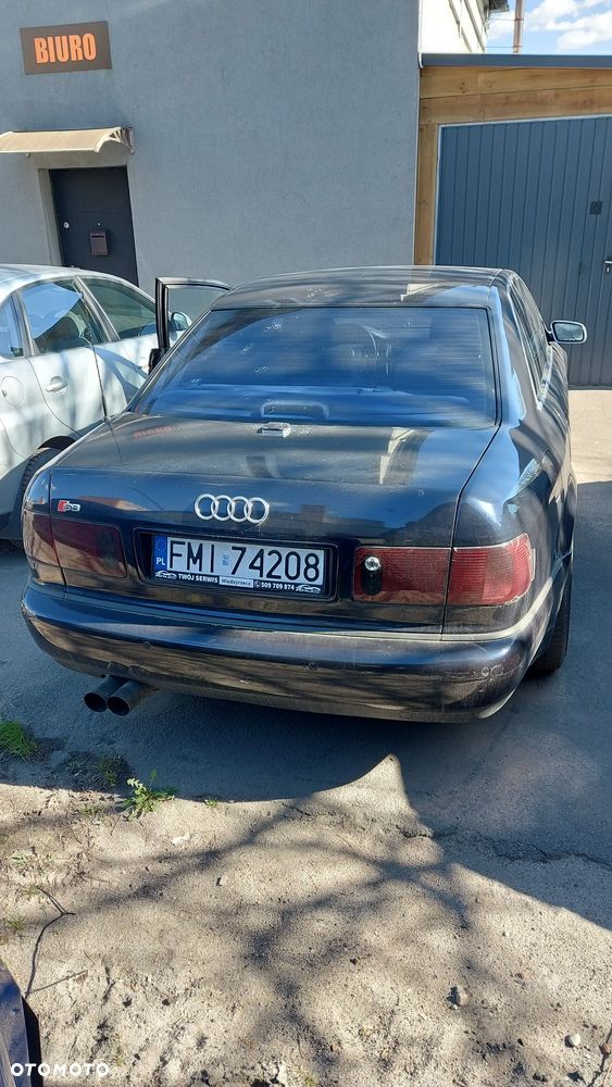 Audi S8 - 2