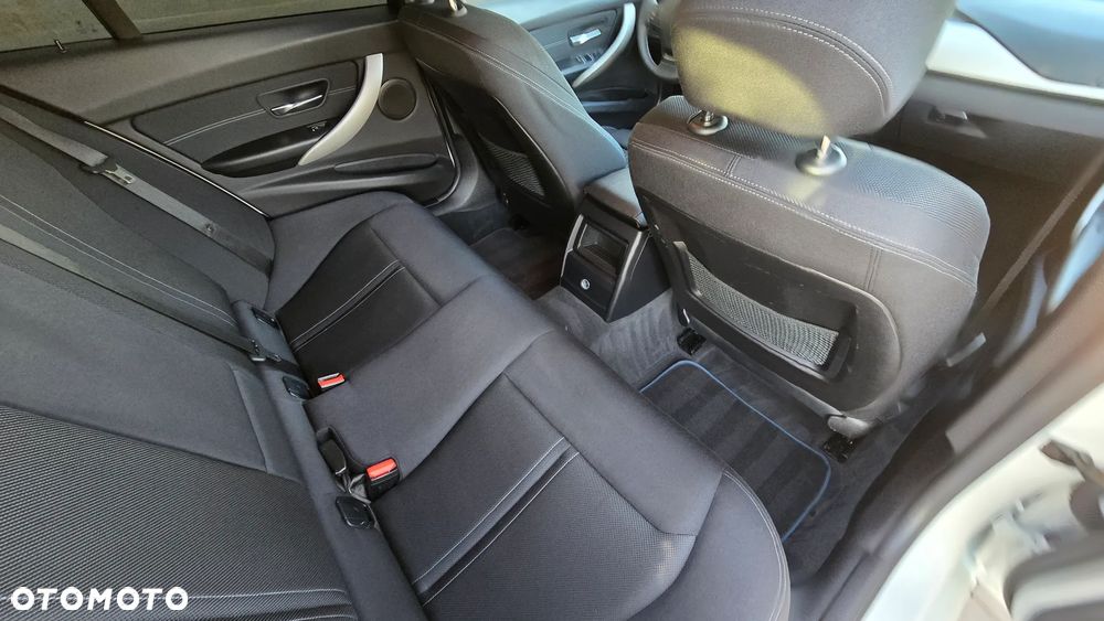 BMW Seria 3 318d - 35