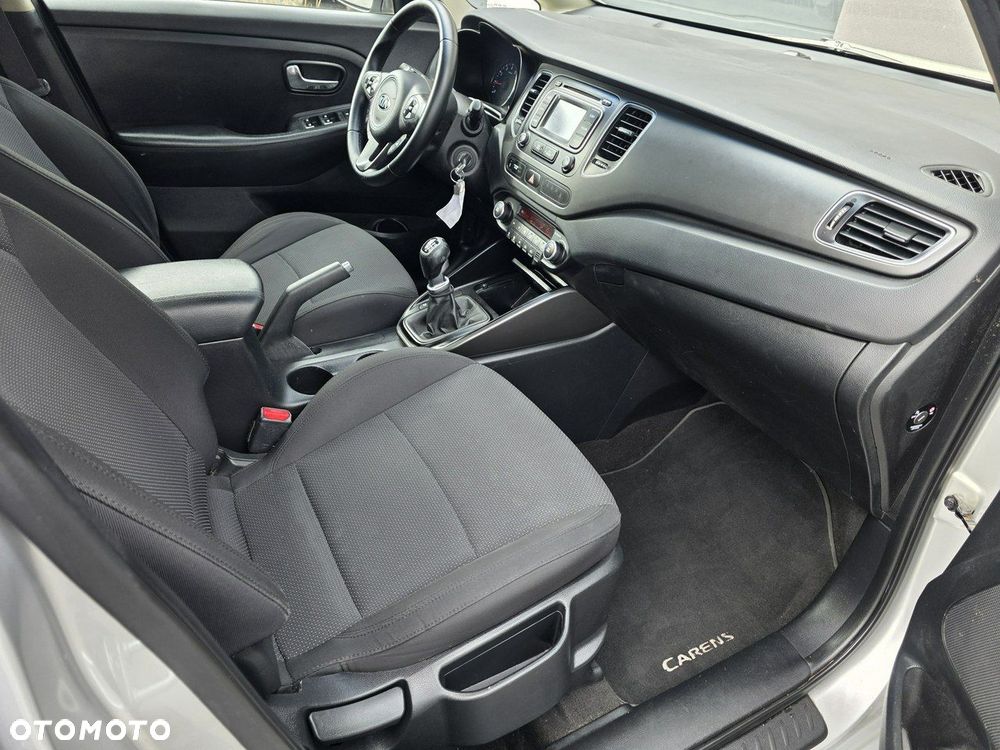 Kia Carens - 16