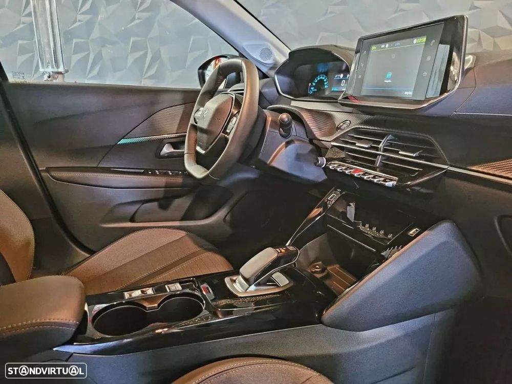 Peugeot e-208 Allure - 23