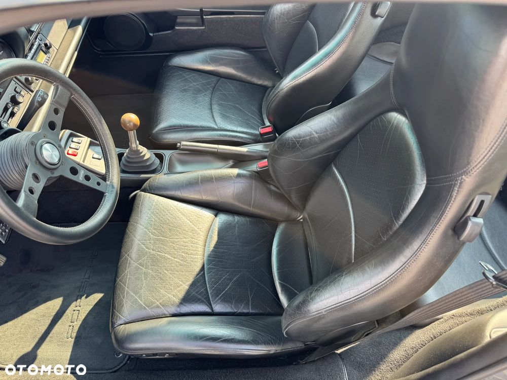 Porsche 911 Carrera - 21