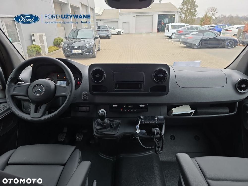 Mercedes-Benz Sprinter - 15