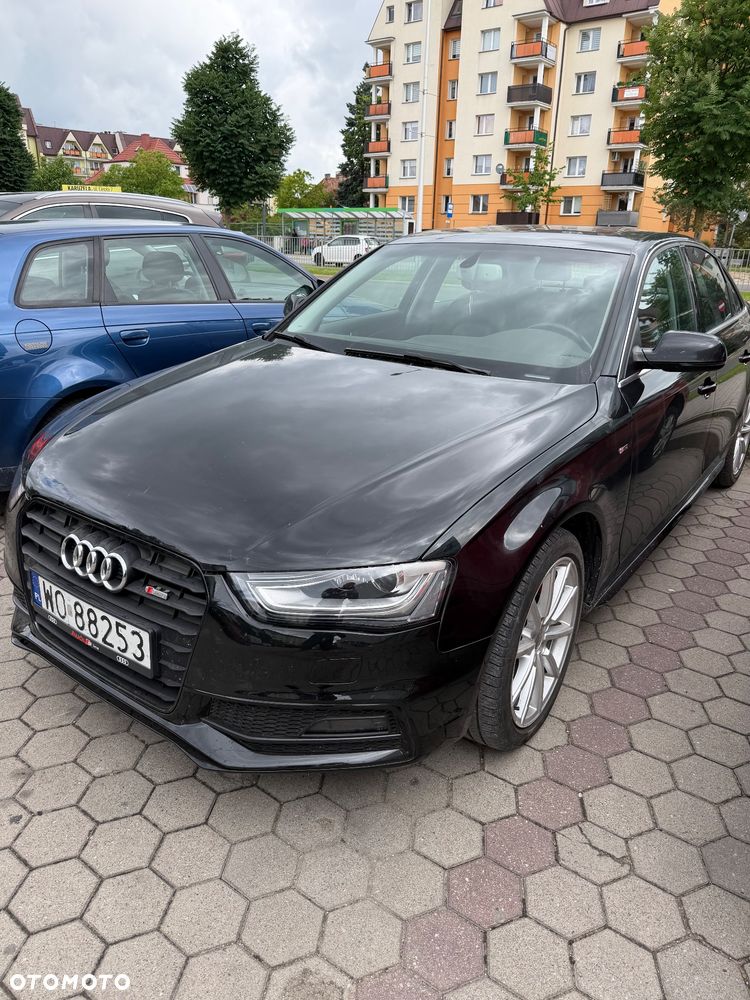Audi A4 Limousine - 1