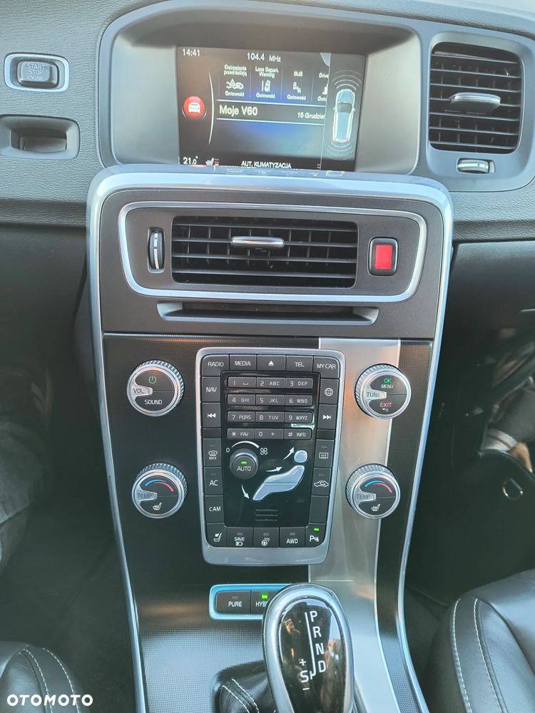 Volvo V60 D6 AWD Plug-in Hybrid Summum - 33