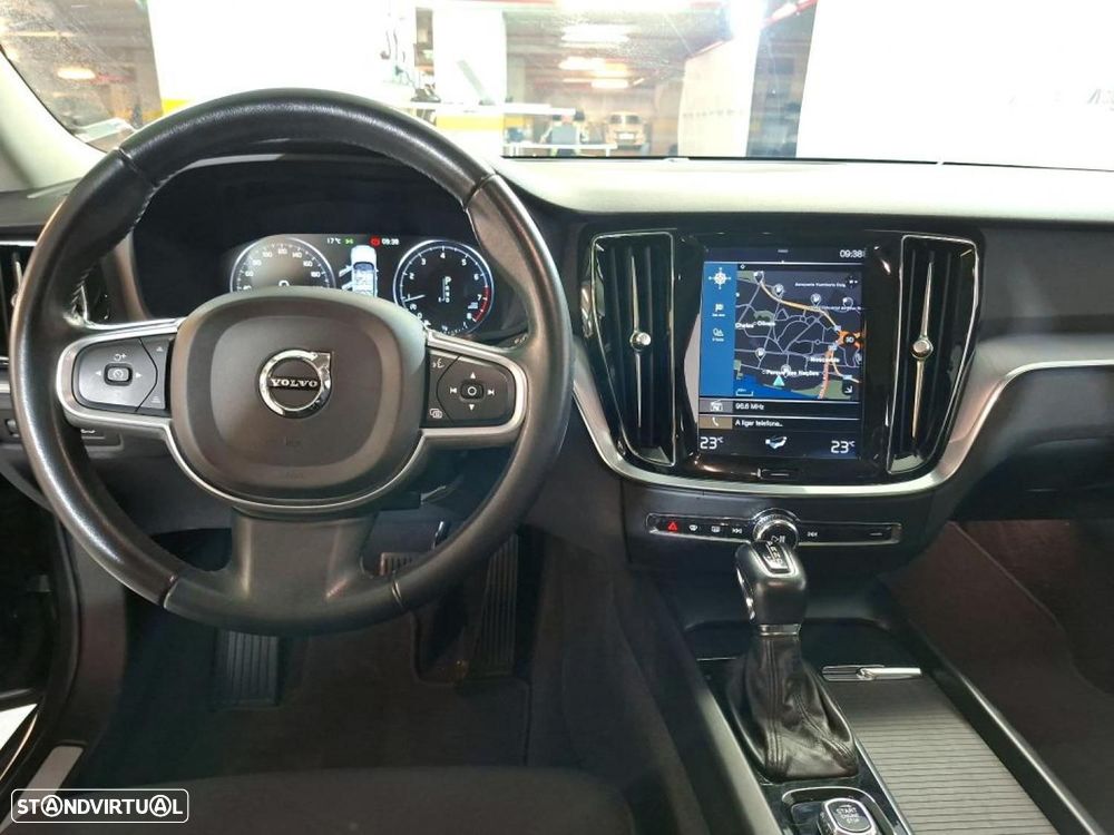 Volvo V60 2.0 T4 Momentum Plus - 13