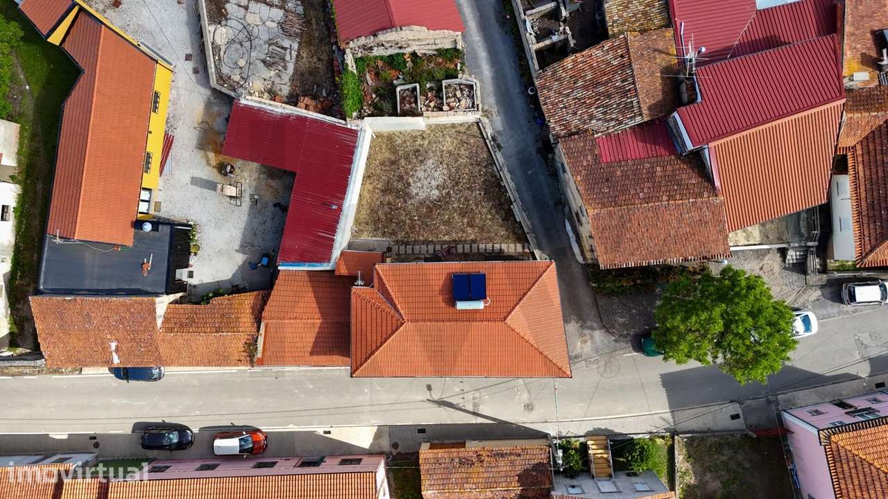 Moradia T4 Renovada com Alma: O Refúgio Perfeito entre a Bairrada e o - Grande imagem: 2/15