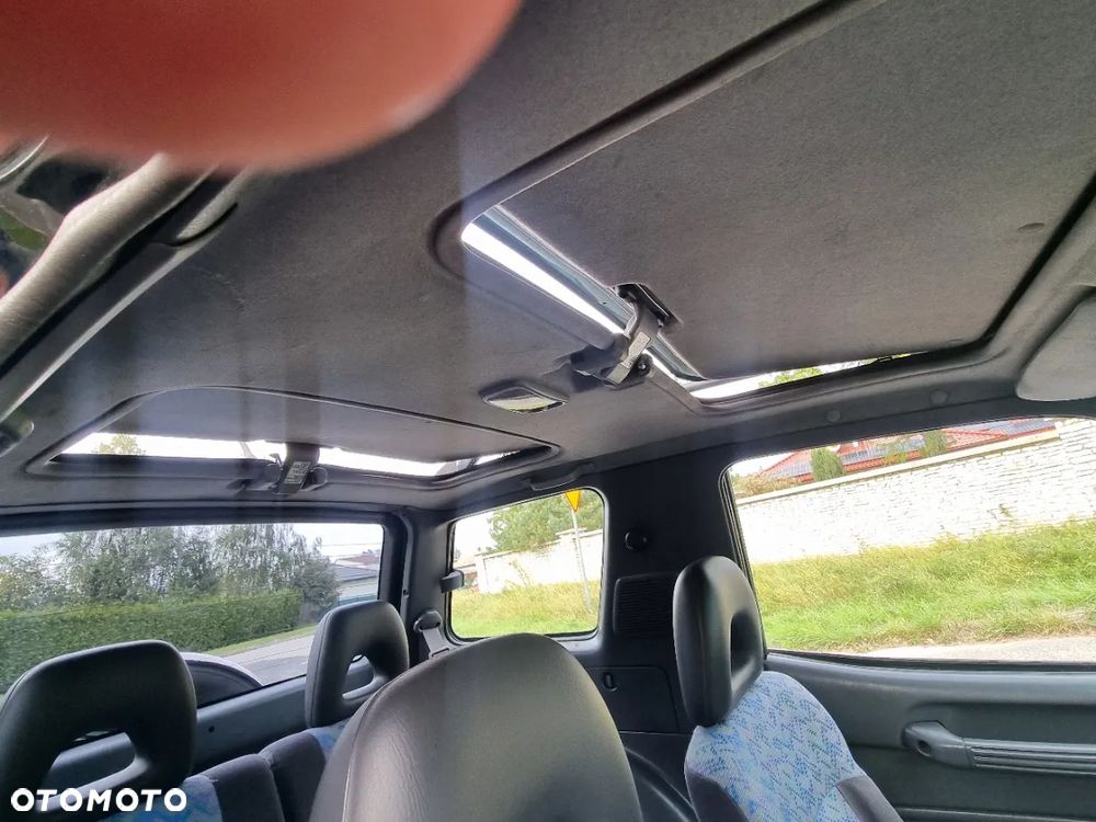 Toyota RAV4 2.0 GLi - 12