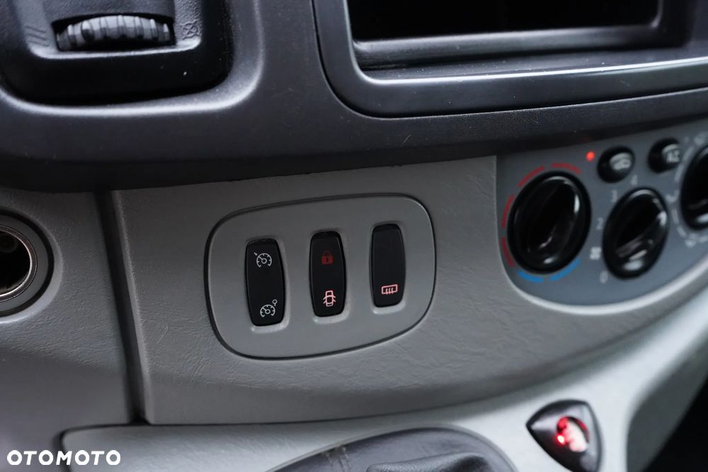 Opel Vivaro - 25