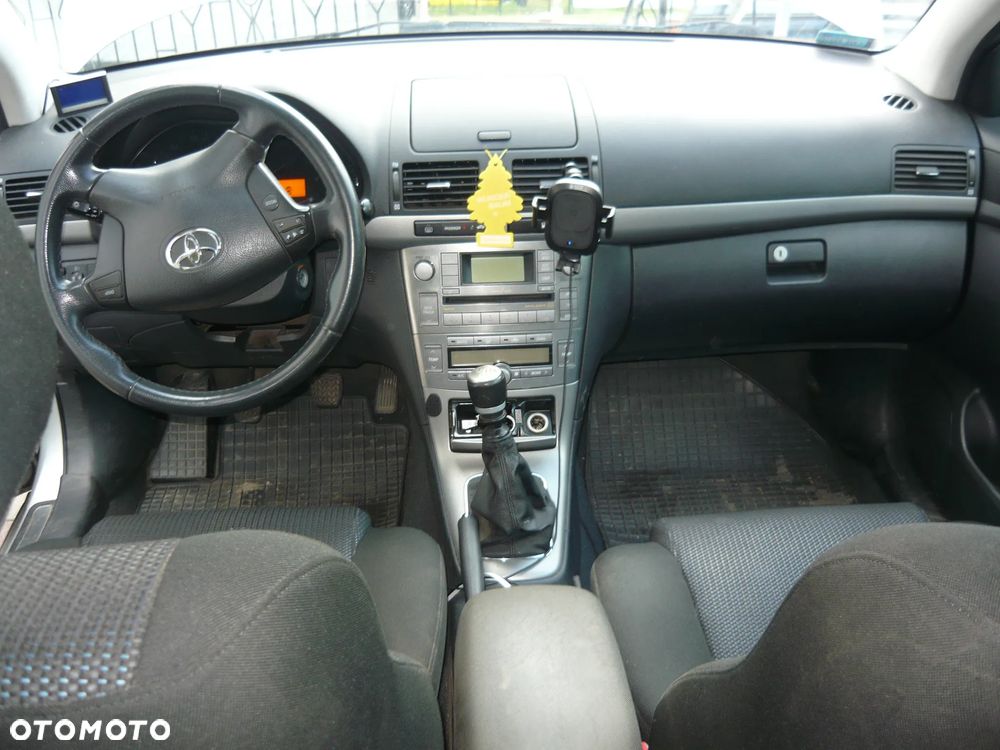 Toyota Avensis - 8