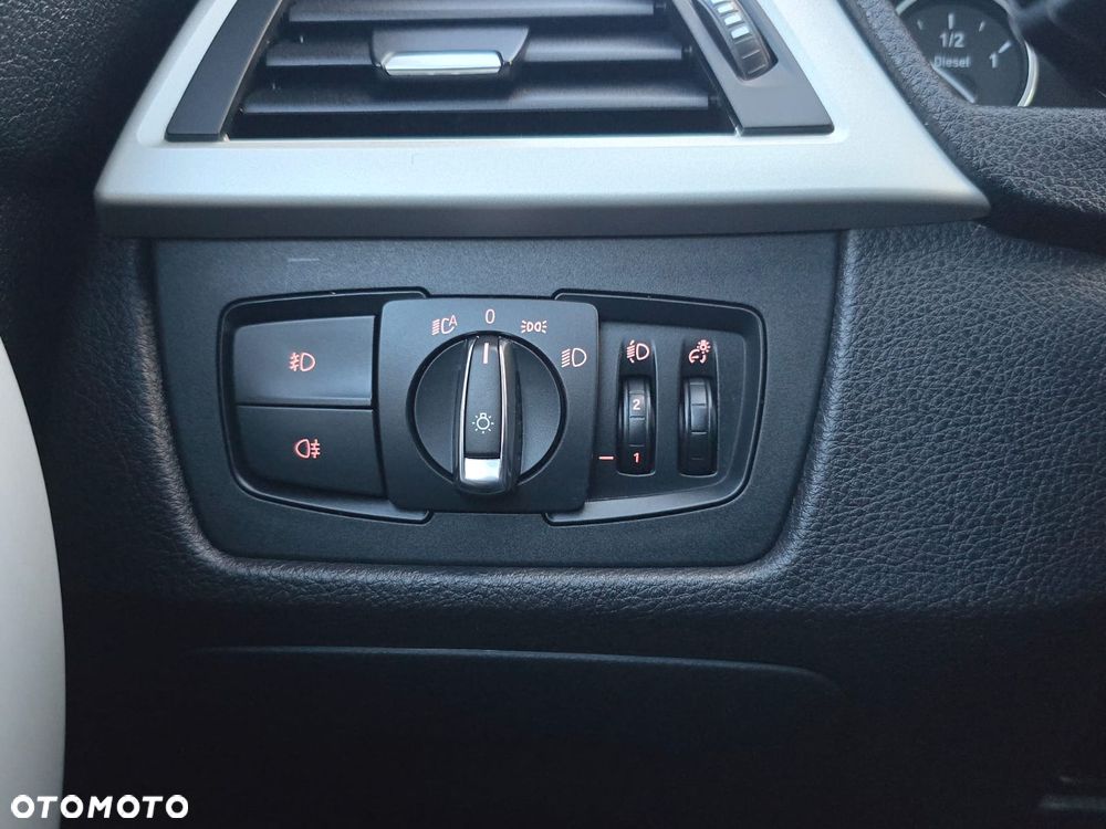 BMW Seria 3 320d xDrive Edition Luxury Line Purity - 32