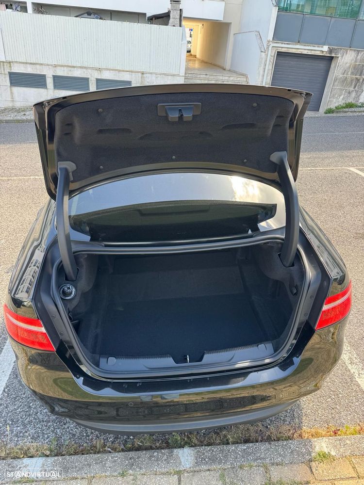 Jaguar XE 2.0 D Prestige Aut. - 3