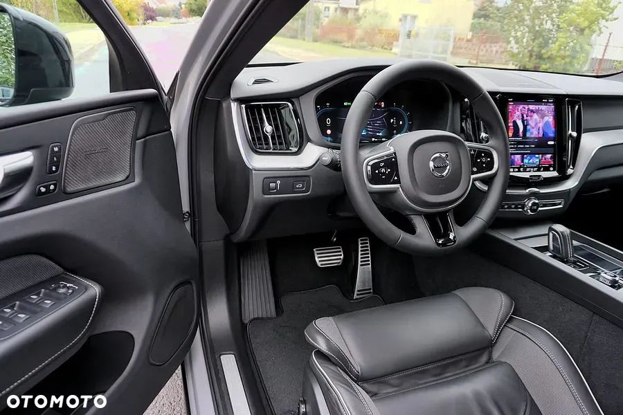 Volvo XC 60 B4 D AWD Plus Dark - 22
