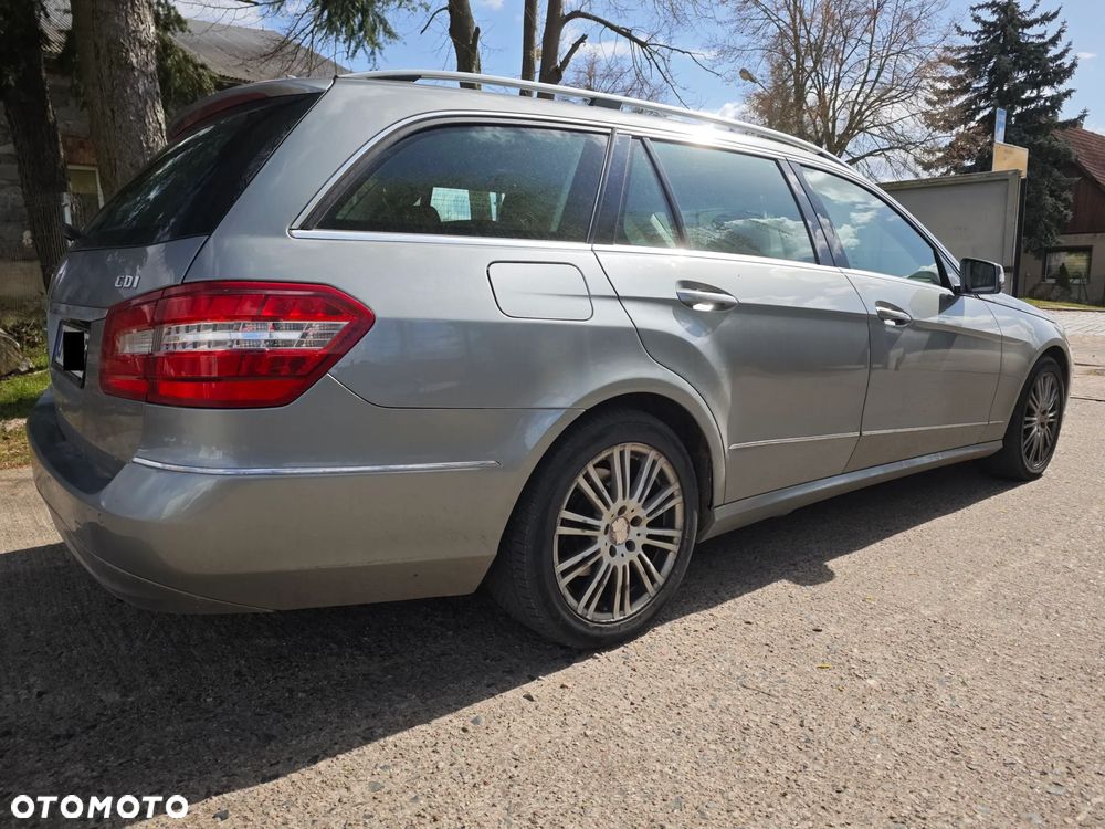 Mercedes-Benz Klasa E 220 CDI DPF BlueEFFICIENCY 7G-TRONIC Elegance - 4