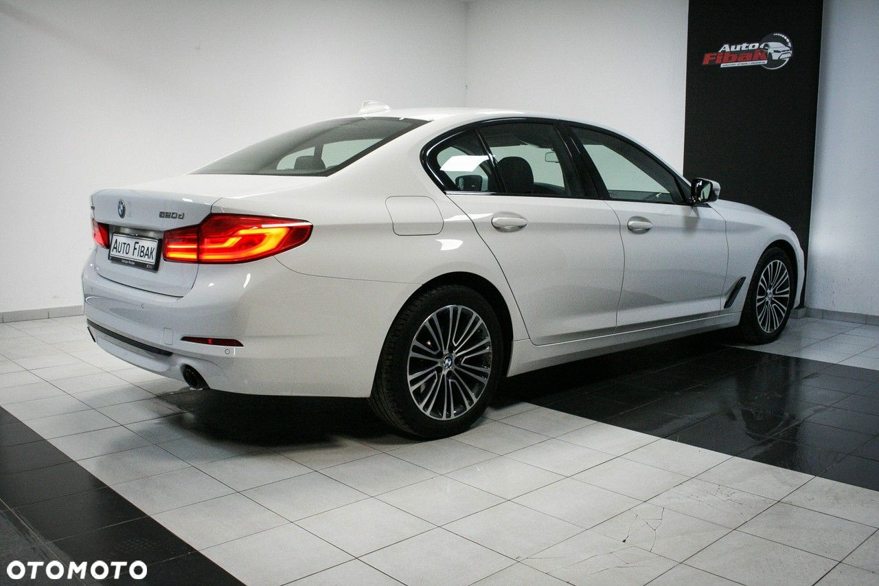 BMW Seria 5 520d xDrive Sport Line sport - 12