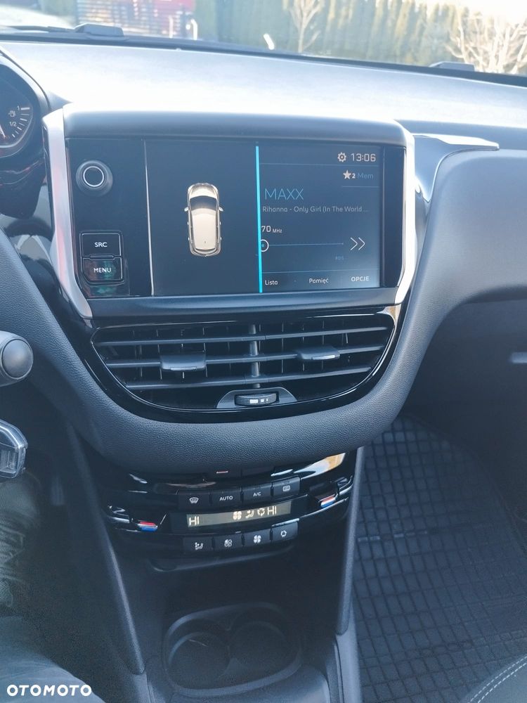 Peugeot 208 1.2 PureTech GPF Allure S&S - 11