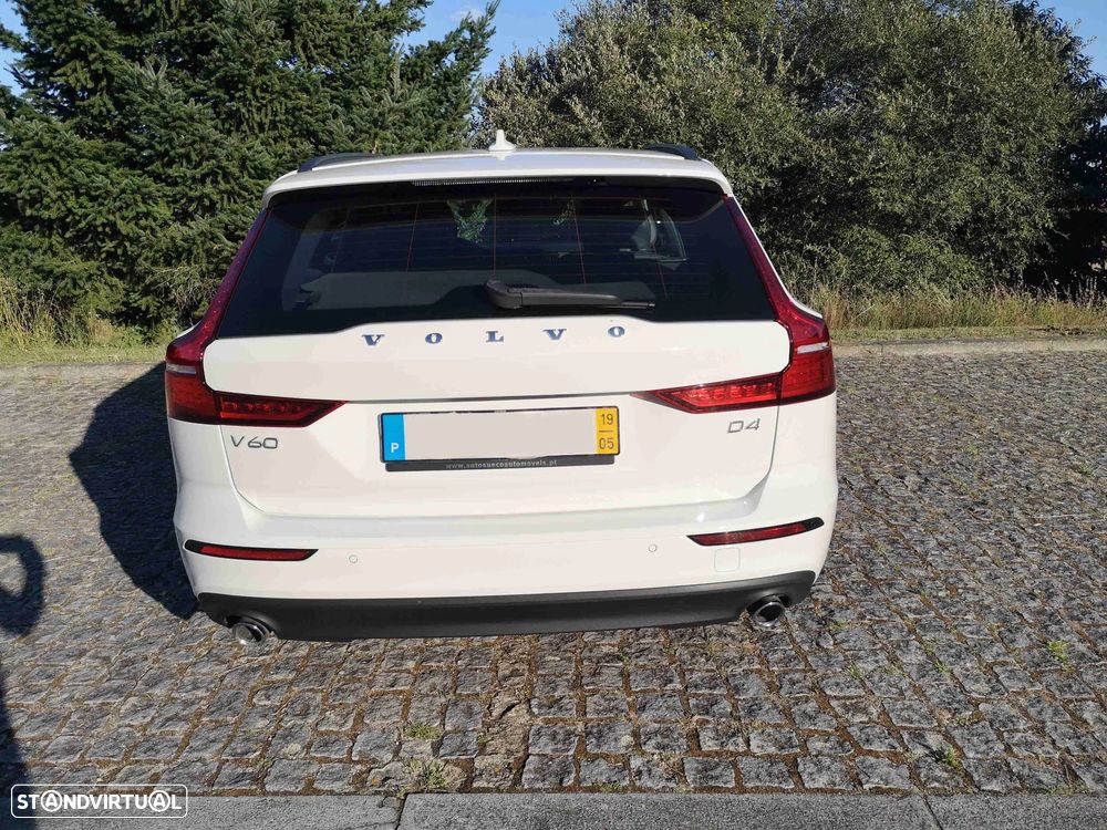Volvo V60 2.0 D4 Momentum Plus - 3