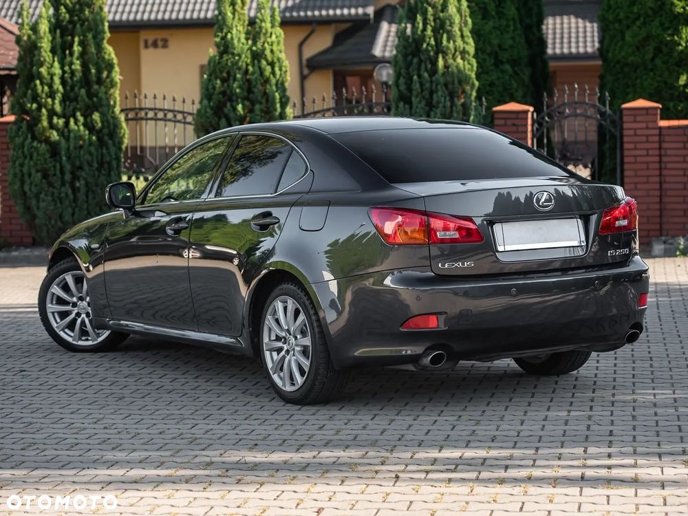 Lexus IS - 9