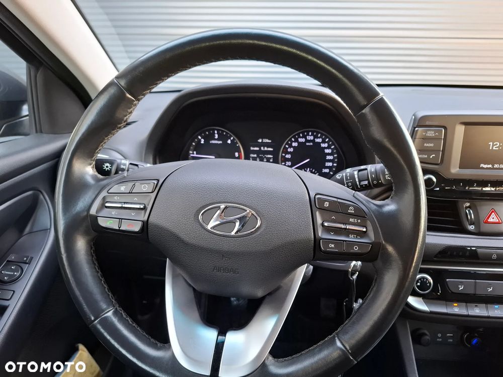Hyundai i30 1.6 D Comfort - 12