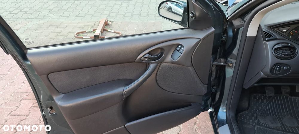 Ford Focus 1.6 X100 - 17