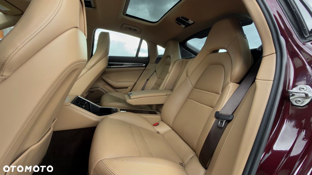Porsche Panamera 4S - 26