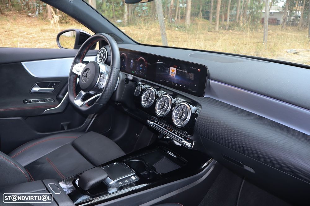 Mercedes-Benz A 250 e AMG Line - 13