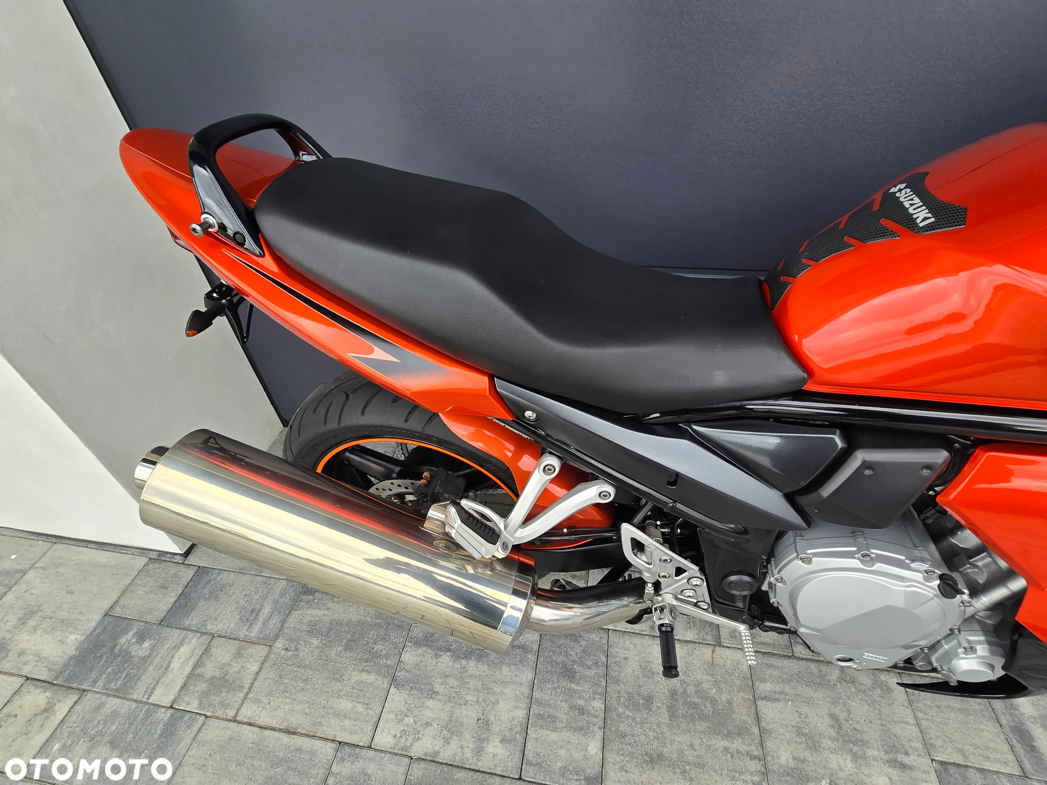 Suzuki GSX - 21