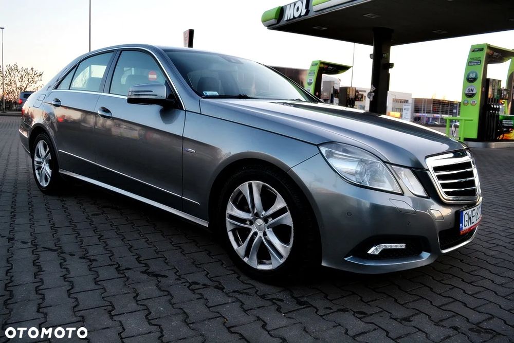 Mercedes-Benz Klasa E 350 CDI DPF 4Matic BlueEFFICIENCY 7G-TRONIC Avantgarde - 23