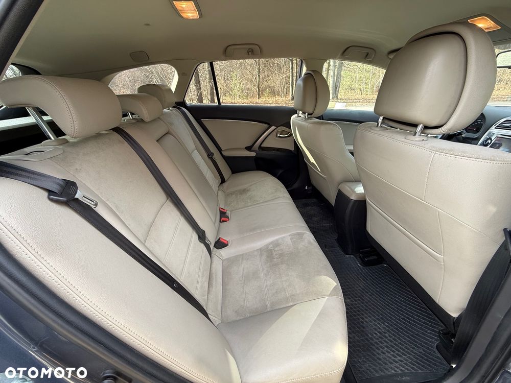 Toyota Avensis 2.2 D-4D Premium - 10