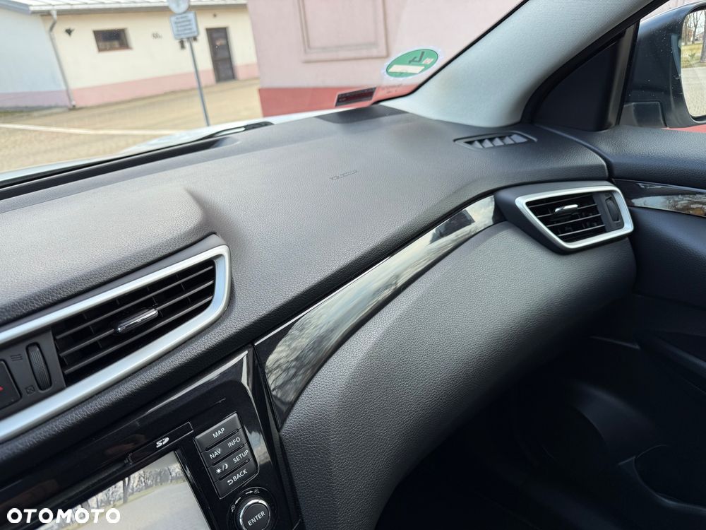 Nissan Qashqai 1.2 DIG-T N-Vision - 23