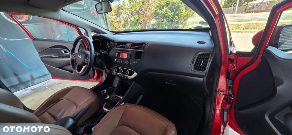 Kia Rio 1.2 Fifa World Cup Edition - 38