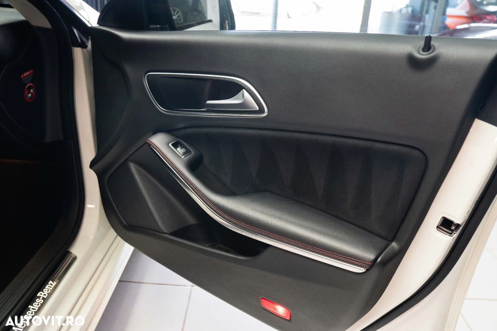Mercedes-Benz CLA 220 - 32
