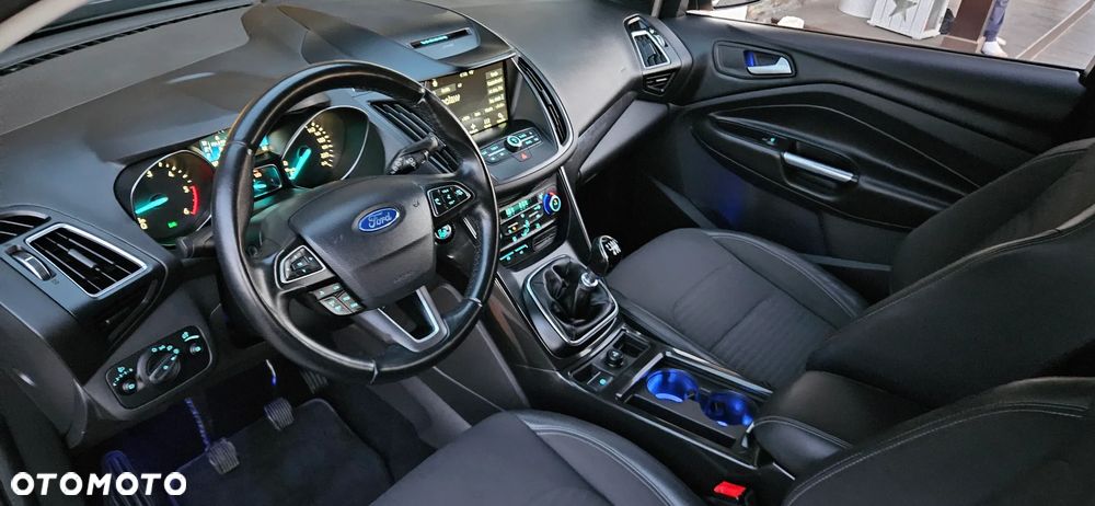 Ford Kuga 2.0 TDCi 2x4 Titanium - 24