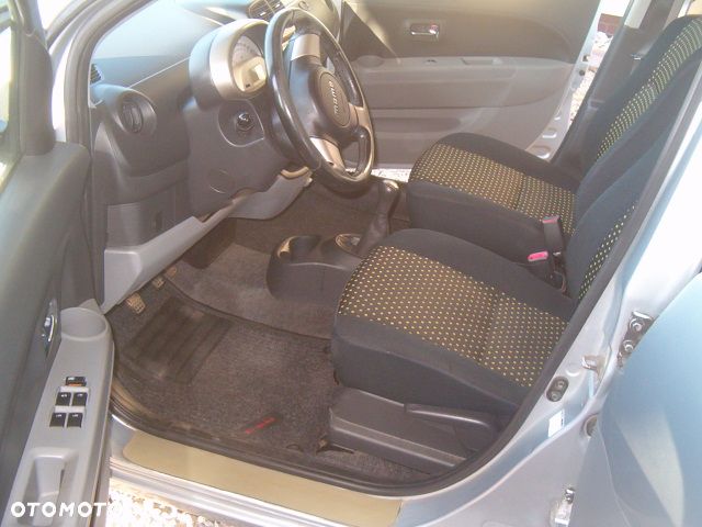 Daihatsu Sirion - 11