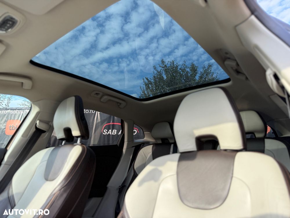 Volvo V40 Cross Country D4 Geartronic Kinetic - 17