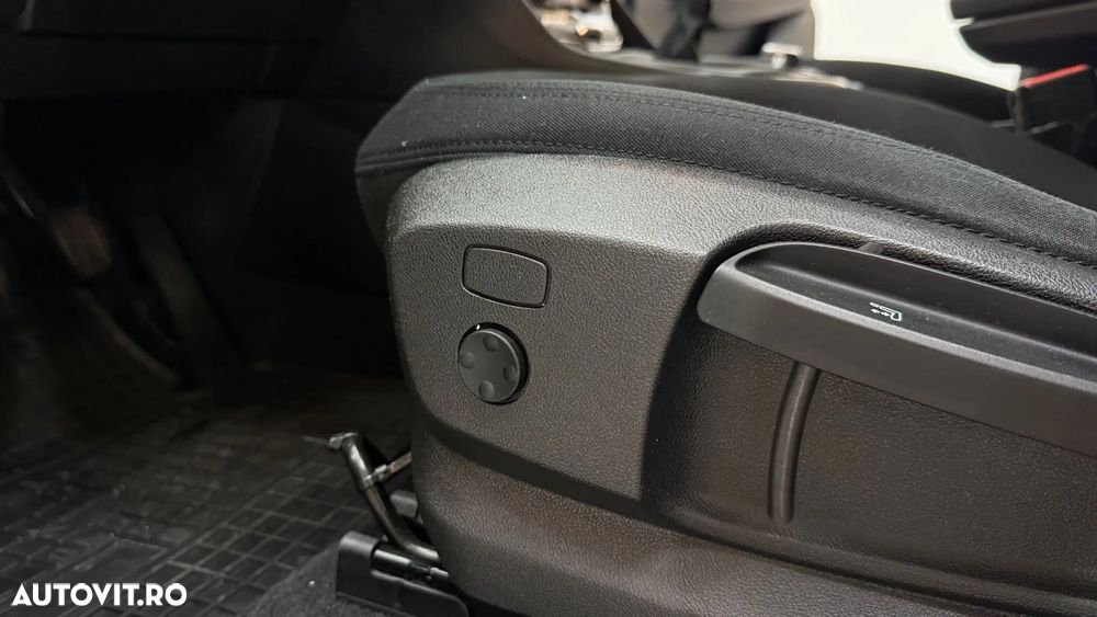 BMW Seria 2 218d - 28