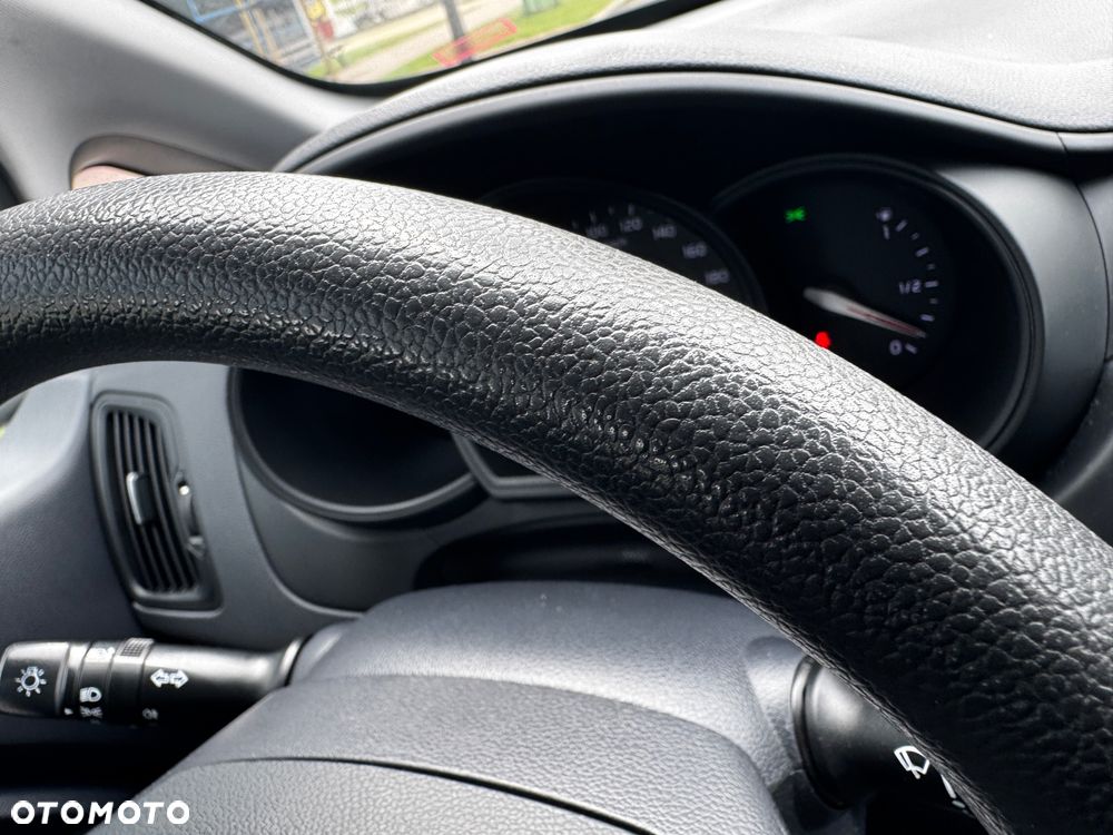 Kia Rio 1.4 L - 14