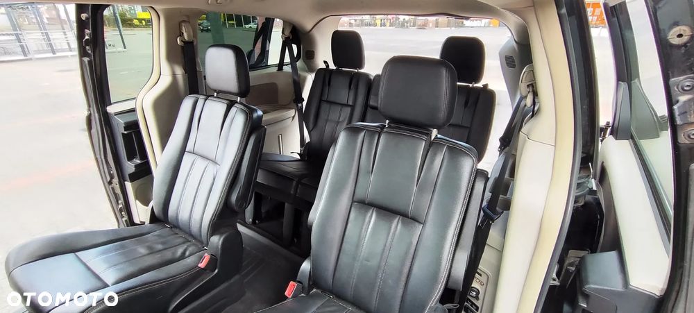 Chrysler Town & Country 3.6 Limited - 12