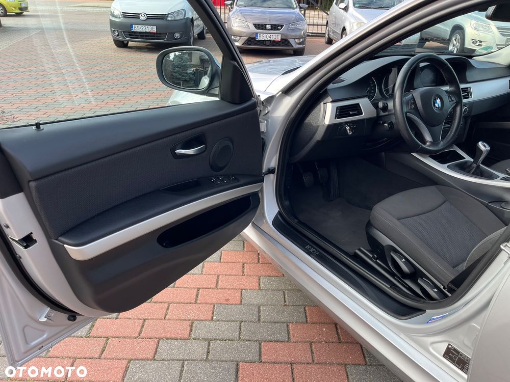 BMW Seria 3 318i Touring - 7