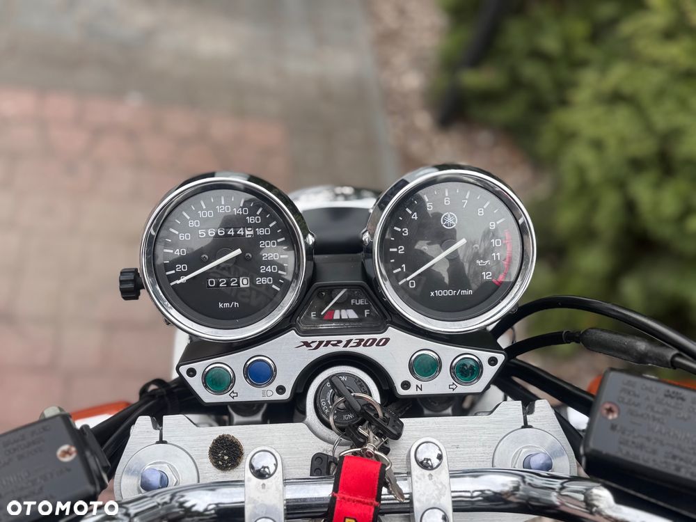 Yamaha XJR - 22