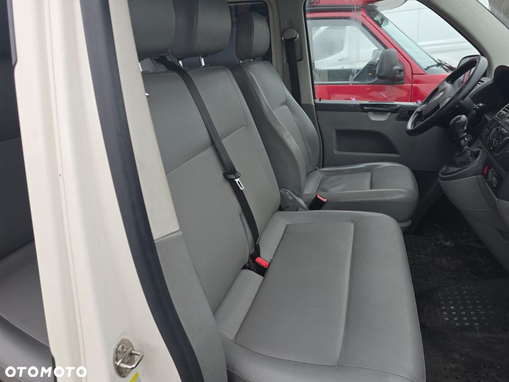 Volkswagen Caravelle - 4