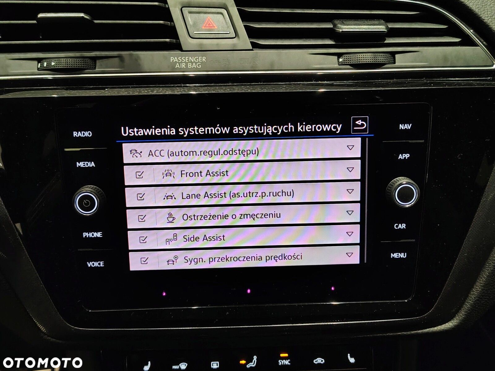 Volkswagen Touran - 17