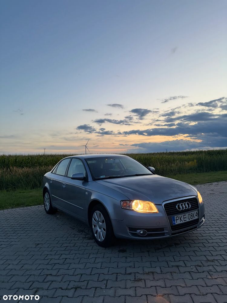 Audi A4 Limousine - 4