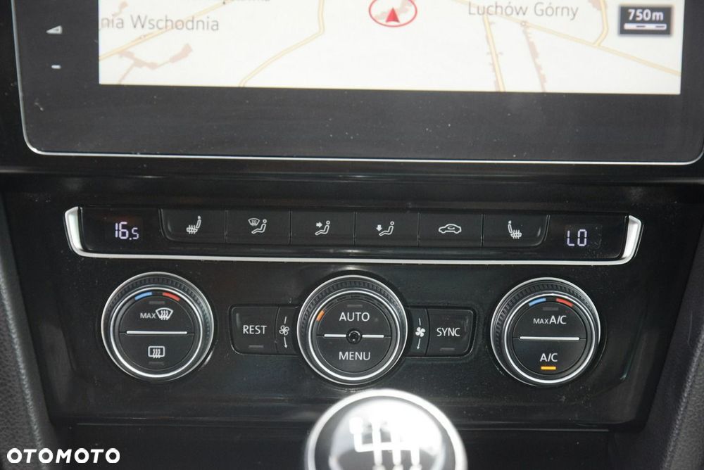 Volkswagen Passat - 29