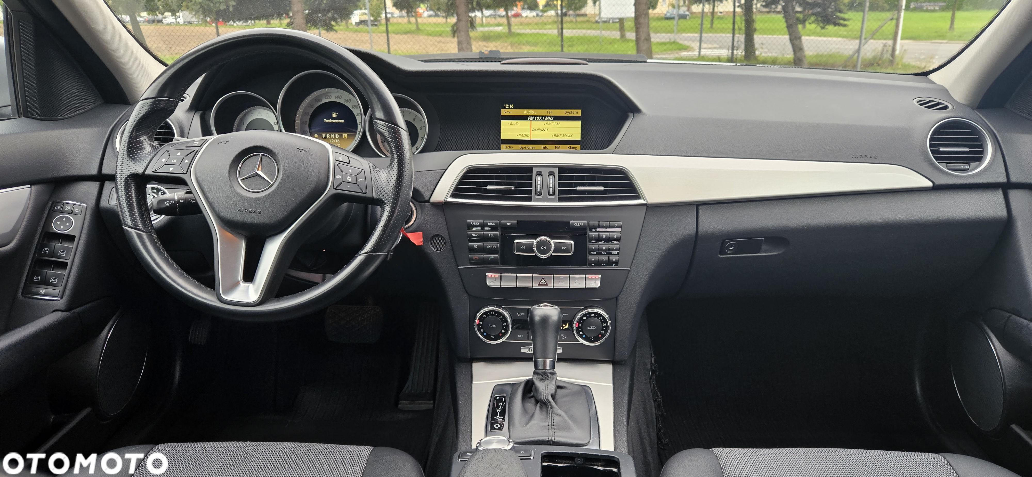 Mercedes-Benz Klasa C 180 T CGI Automatik BlueEFFICIENCY Avantgarde - 24