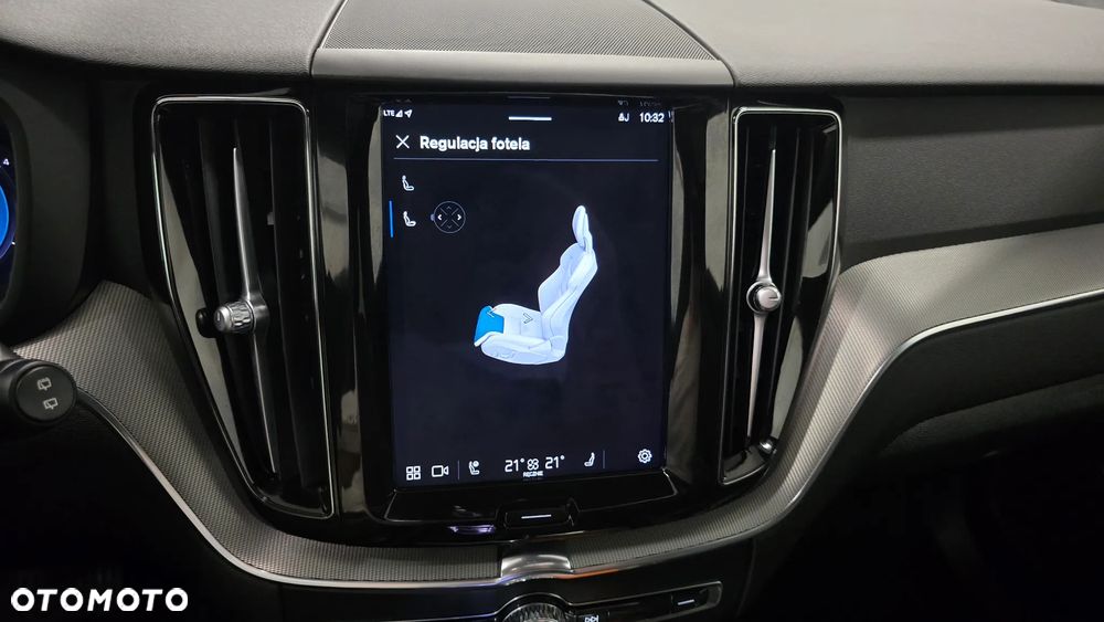 Volvo XC 60 B4 D Plus Dark - 33