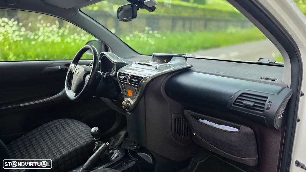 Toyota iQ 1.4 D-4D + - 12