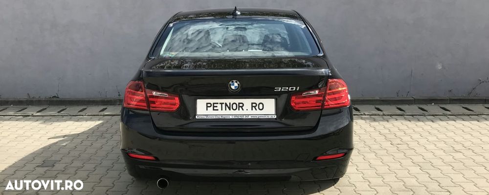 BMW Seria 3 320i Aut. - 13