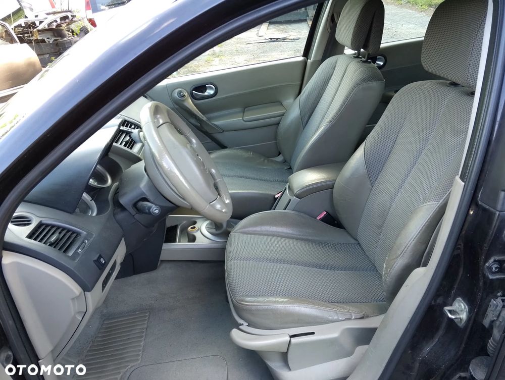 Renault Megane II Przed Lift (02-06r.) 1.6 B R4 16V 112KM. Silnik K4M 760 (K4M760) Skrzynia JH3 142,  C 068425 (JH3142,  C068425) lakier NV676,  NV 676 .Cały na części. GWARANCJA !!! Przód Tył Zestaw Komplet Drzwi Klapa Zderzak Błotnik Maska Grill Atrapa Szyba Pas Lampa Lusterko Boczki Fotel Kanapa Kokpit Deska Rozdzielcza Przełącznik Włącznik Sterownik Przewody Wiązka Instalacja Moduł Komputer Czujnik Listwa Pompa Alternator Wtryski Głowica Rozrusznik Kompresor Sprzęgło Dwumas Silnik Skrzynia ABS Klimatyzacji Paliwa Wspomagania Kolektor Turbina Przepustnica Zawór Chłodnica Koło Hak Belka Sanki Zawieszenie Mcpherson Półoś Amortyzator Wydech Tłumik Zacisk Most - 9