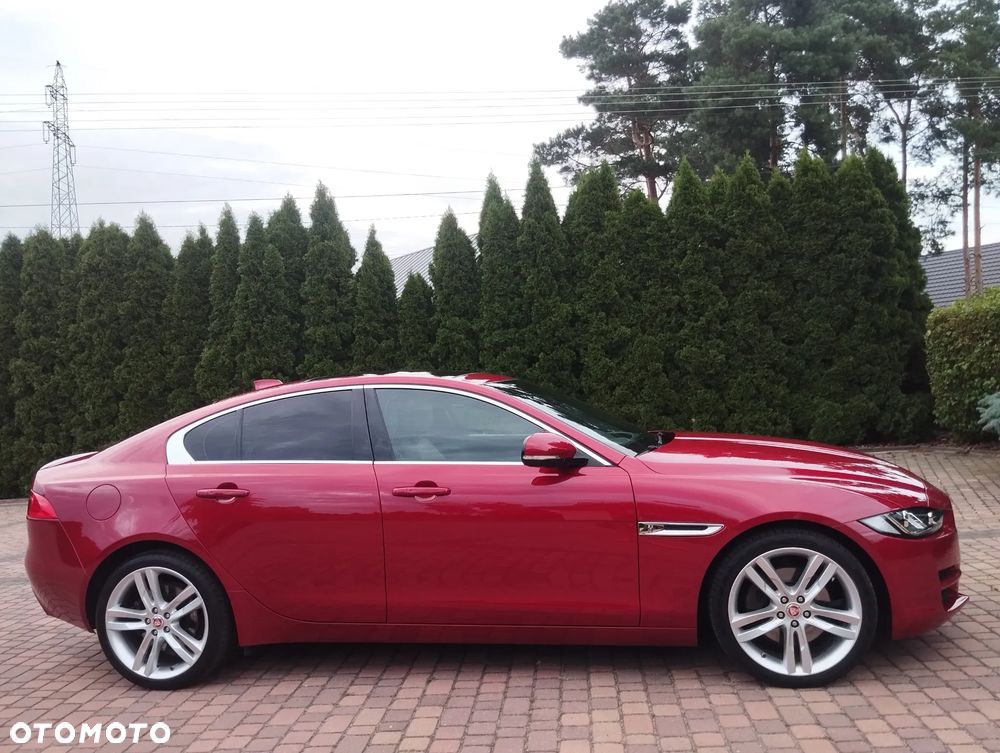Jaguar XE 20t R-Sport - 13